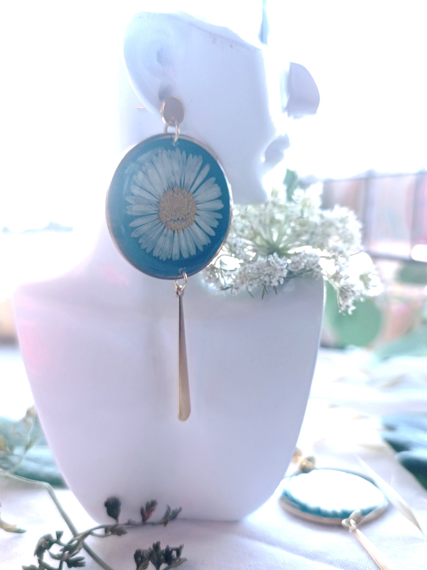 Pâquerette sur fond bleu